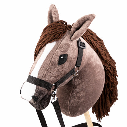 Hobby Horse mit Halfter und Zügel – Kastanienfuchs (A3)