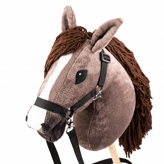 Hobby Horse mit Halfter und Zügel – Kastanienfuchs (A3)