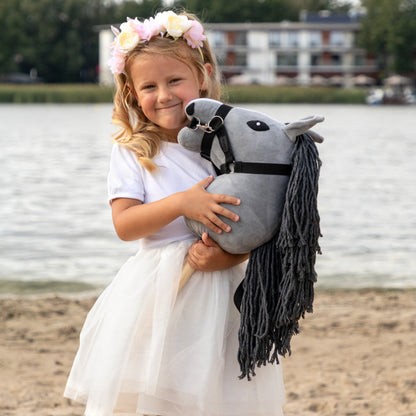 Hobby Horse mit Halfter und Zügel – Grauschimmel (A5) – Bild 3