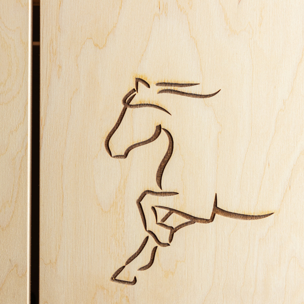 Handgefertigter Holzstall – Bild 5